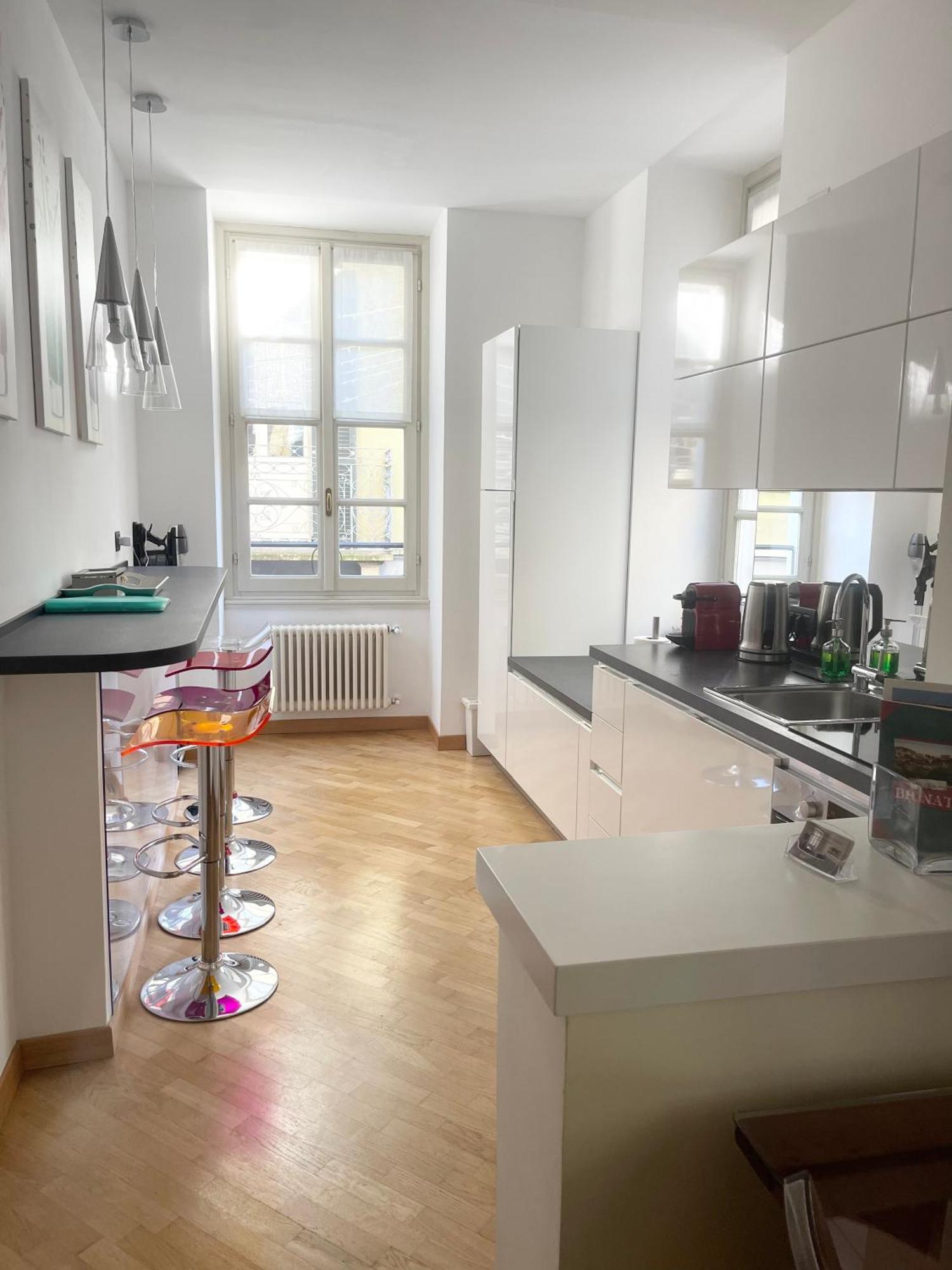 Charming - Downtown In The Pedestrian Area With 2 Double Bedrooms And 2 Complete Bathrooms A Spacious Living And Full Equipped Kitchen Apartamento Como