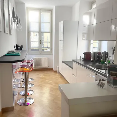 Charming Como - Apartment Downtown In The Pedestrian Area With 2 Double Bedrooms And 2 Complete Bathrooms A Spacious Living Room And Full Equipped Kitchen Esterno foto