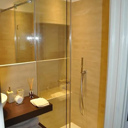 Charming Como - Apartment Downtown In The Pedestrian Area With 2 Double Bedrooms And 2 Complete Bathrooms A Spacious Living Room And Full Equipped Kitchen Esterno foto