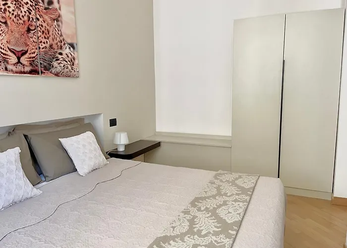 Charming Como - Apartment Downtown In The Pedestrian Area With 2 Double Bedrooms And 2 Complete Bathrooms A Spacious Living Room And Full Equipped Kitchen